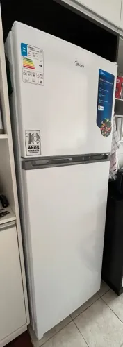 Geladeira Midea menos de 1 ano de uso