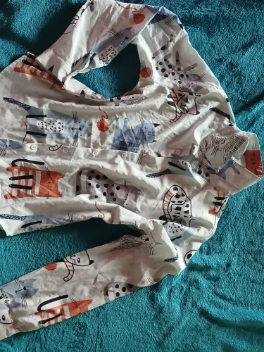 Vendo uma camisa e um vestido, tamanho M