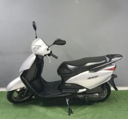 Honda - Lead 110i - Ano 2010.