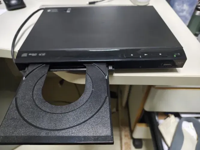 Reprodutor de CD/DVD Sony DVP-SR320 compacto - Vendo ou Troco