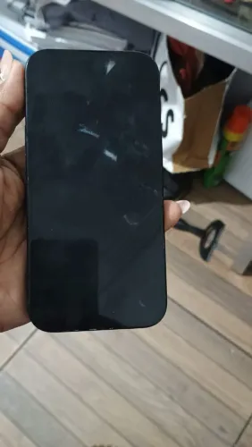 iPhone 15 com defeito na placa <br>Um ano de uso ?<br>Bateria 90%?<br>Valor: 2,000.00?