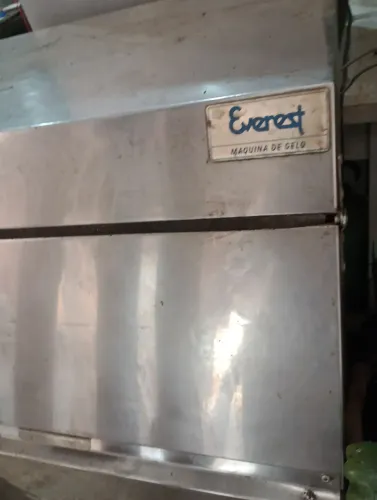Fabricador de gelo Everest 150 kg /dia