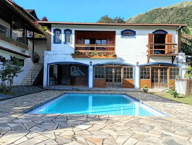 Casa para Venda em Teresópolis, Alto, 4 dormitórios, 2 suítes, 4 banheiros, 4 vagas