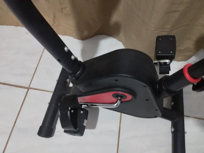 Bicicleta ergométrica nova