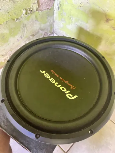 Vendo essa caixa, junto com esse grave de 500 rms está apenas com o reparo queimado