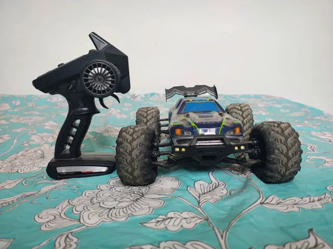 Vendo carrinho de controle remoto semi novo( completo)