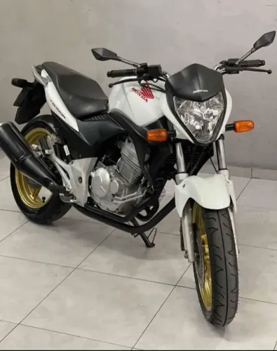 VENDO CB 300 2015 SEGUNDO DONO MOTO MUITO CONSERVADA