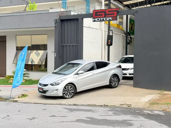 Hyundai Elantra GLS 2.0 16V Aut. 2013
