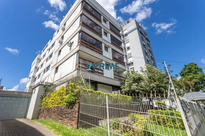 Cobertura no bairro Petrópolis de 3 dormitórios terraço e 2 vagas