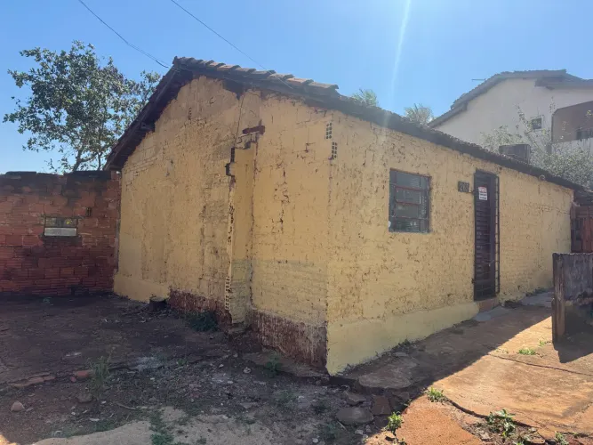 Alugo casa