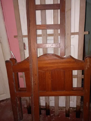 Cama de criança de madeira