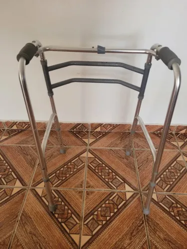 Andador de alumínio