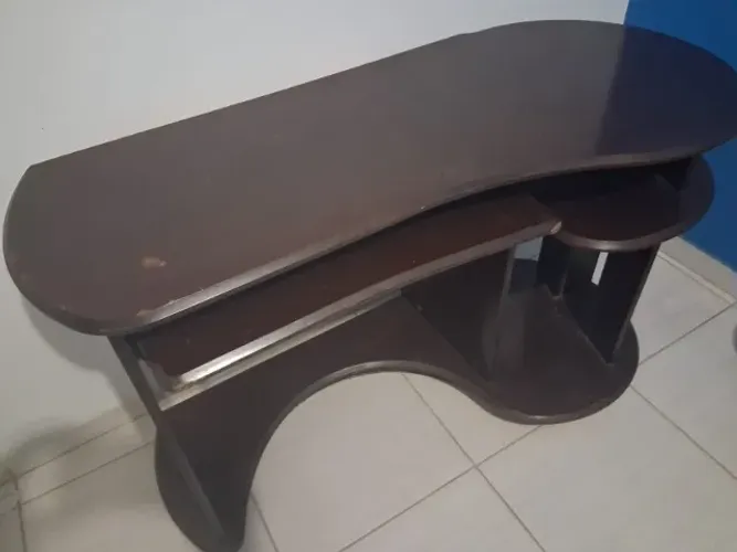 Rack para computador em madeira 68 x 1,20x 54 cm