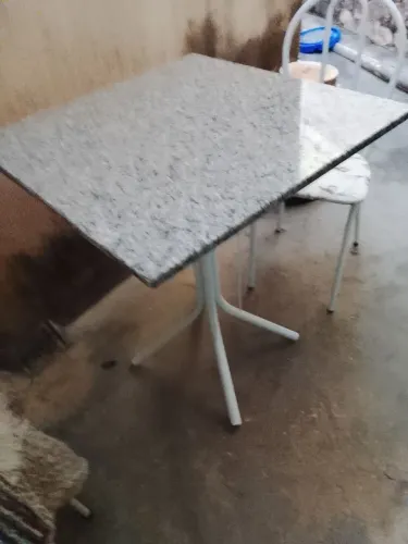 Mesa pouco tempo de uso