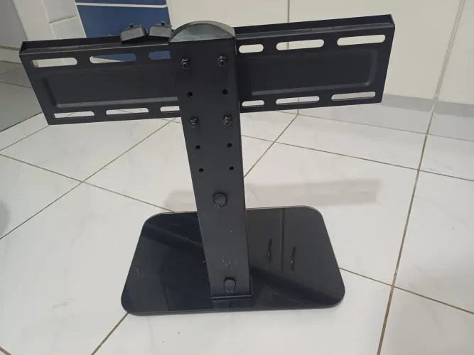 Suporte de Mesa para TV 32" a 55" Ajustável Preto com Vidro Brilhante
