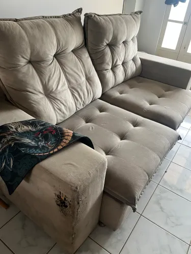 Sofá Retrátil e Reclinável 2m - R$ 600