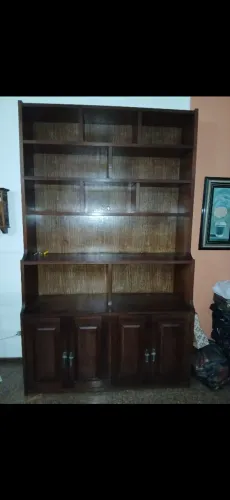 Oportunidade, vendo esta estante em madeira de lei.