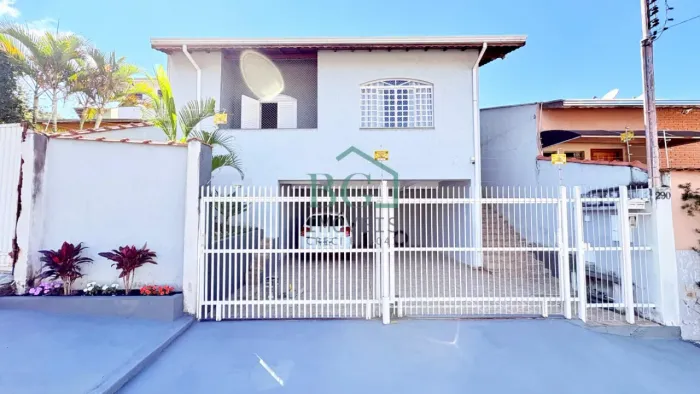 Excelente casa á venda no bairro Residencial Mantiqueira em Poços de Caldas MG.