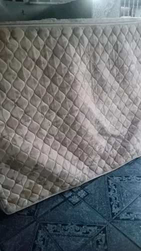 Colchão de casal bom