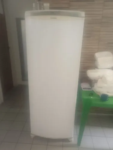 Freezer vertical consul semi novo