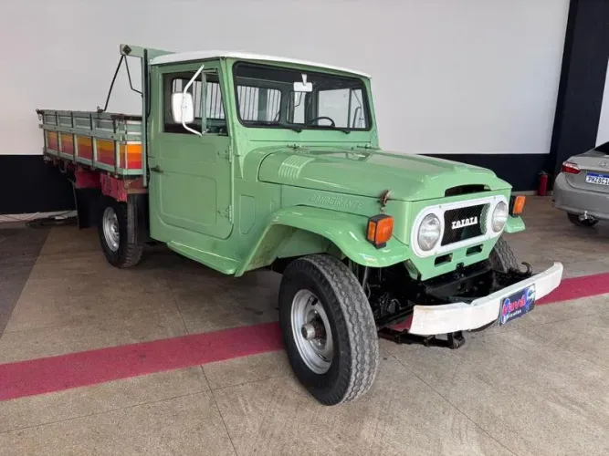 Toyota Band.Picape CD 2P Chassi Longo Diesel 1975
