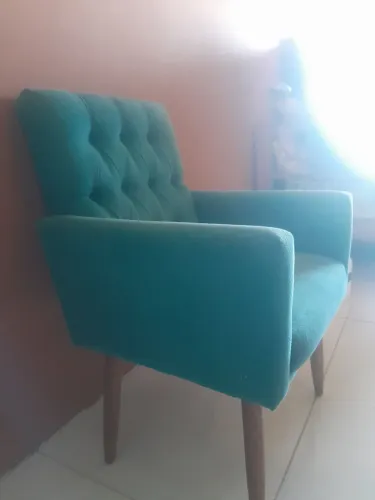 Poltrona capitonê azul