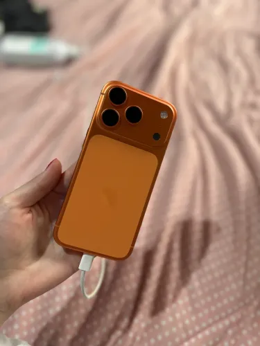 iPhone 17 Pro laranja