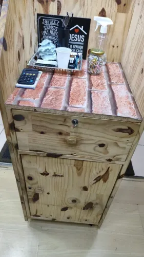 Balcão Caixa / Atendimento em Madeira de Pinus (Com Chave)