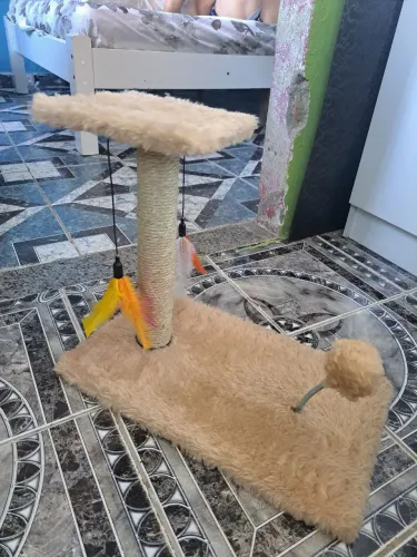 Arranhador de gatos em excelente estado