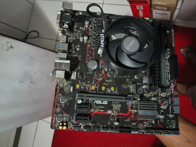 B450m asus gaming + Ryzen 5 1400 + 4gb de memoria