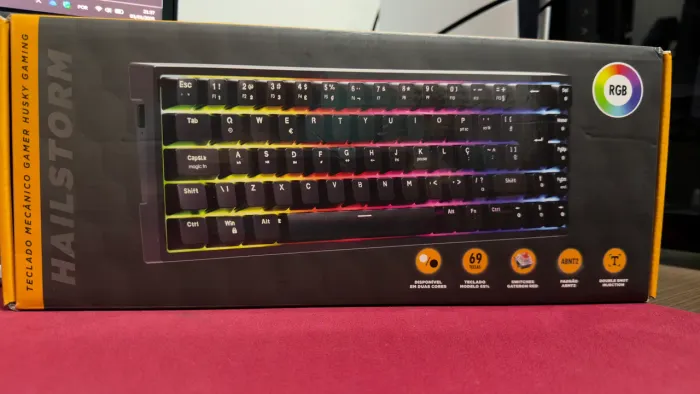 Teclado Mecânico Husky Hailstorm 65% RGB Gateron Red ABNT2 - Novo Sem Uso