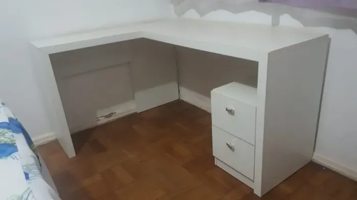Mesa escrivaninha em L