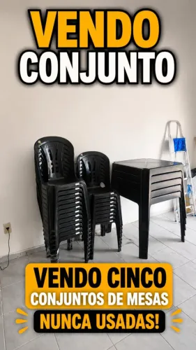 Mesas e cadeiras de plástico nunca usadas