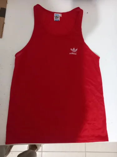 Regata antiga Adidas veste P usada