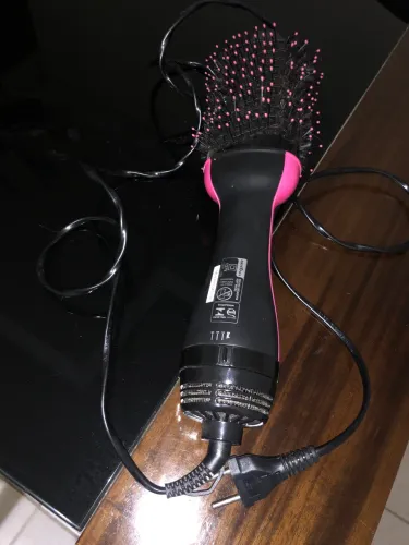 Vendo escova secadora Britânia Soft BEC02, na voltagem 127V e potência de 1200W