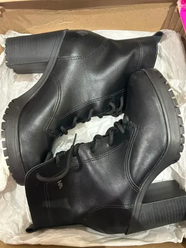 Vendo bota feminina coturno