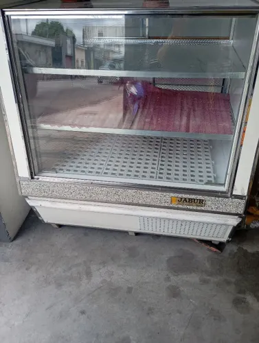 Freezer expositor voltagem 220 bom estado de conservação preço maravilhoso 2 mil 