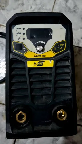 Maquina de Solda inversora/mig Esab 202i
