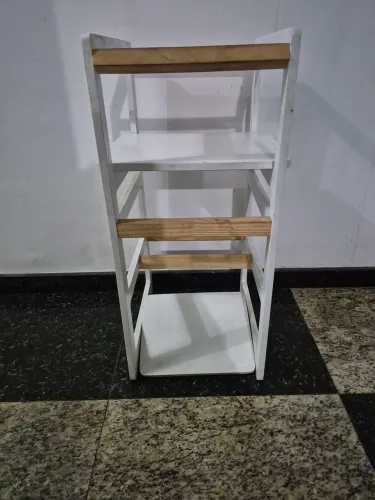Torre montessoriana laqueada branca