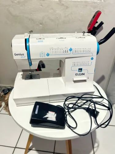 Máquina de Costura Elgin Genius Plus+ 