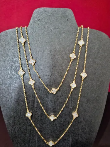 Corrente Trevo Branco perolado banhada a Ouro18k