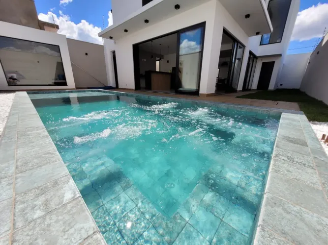Casa à venda no bairro Grand Ville em Uberlândia