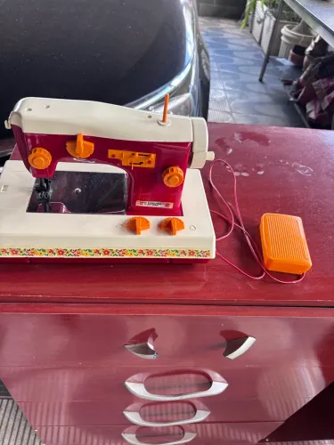 MINI MÁQUINA DE COSTURA ESTRELA