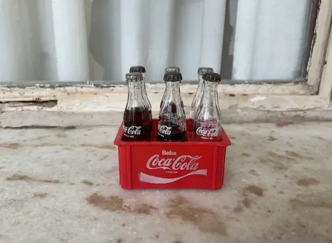 Engradado Miniatura Coca-Cola Vintage Anos 80 com 6 Garrafinhas de Vidro - Colecionador