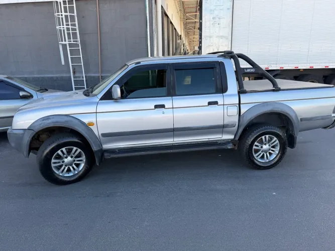 Mitsubishi L200 Outdoor HPE 2.5 4X4 CD T.dies. Mec. 2009
