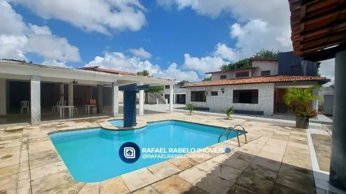 Casa à venda no bairro Parque Manibura.