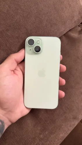 iPhone 15 muito novo 