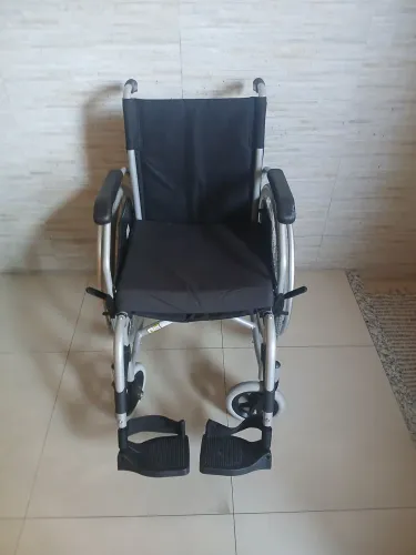 Cadeira de rodas alumínio dellarmed d600
