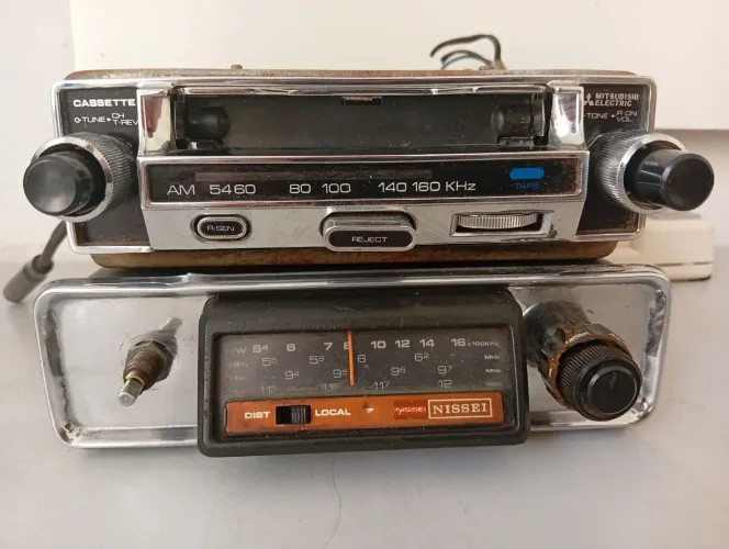 Rádio NISSEI + MITSUBISHI antigos ( não sei se funcionam ).