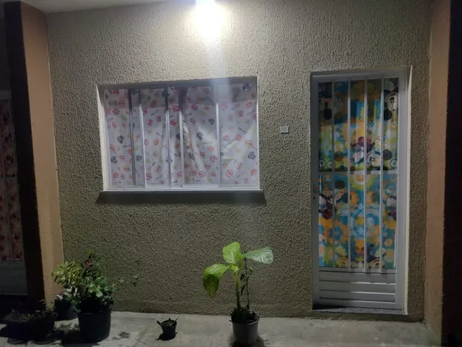 Aluga-se casa nova